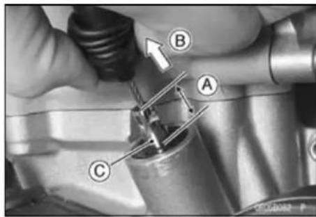 KAWASAKI KLX450R (2011) - Pull Rod Position - 2