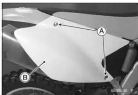 KAWASAKI KLX450R (2011) - Right Side Cover Removal - 1