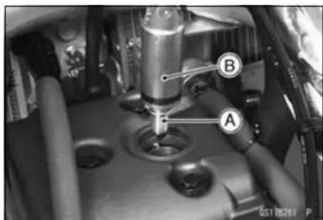 KAWASAKI KLX450R (2011) - Spark Plug Cleaning and Inspection - 2