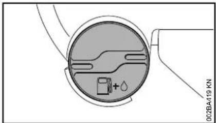 STIHL KM 110 - Refueling - 1