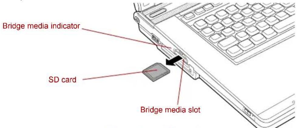 TOSHIBA Qosmio G10 - Removing an SD card - 1