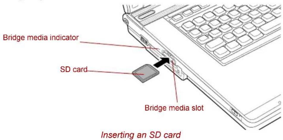 TOSHIBA Qosmio G10 - Inserting an SD card - 1