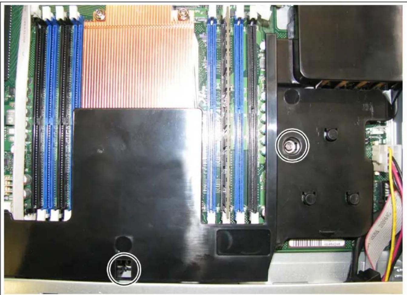 FUJITSU Celsius C740 - Hutze ausbauen - 1