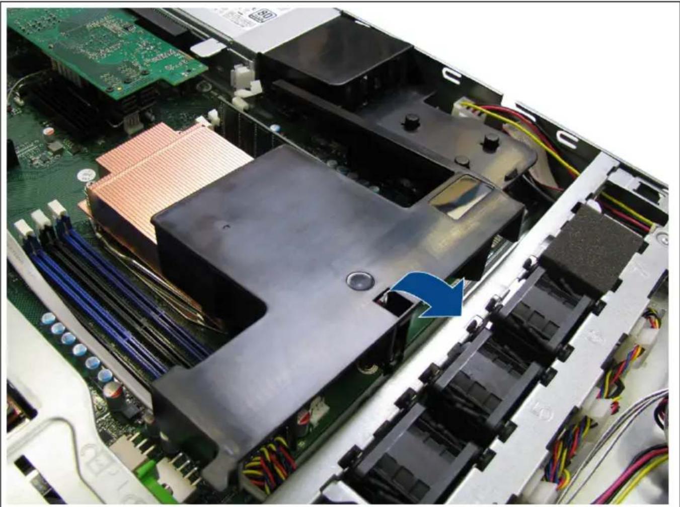 FUJITSU Celsius C740 - Hutze einbauen - 2