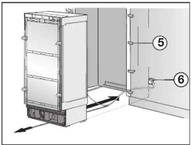 MIELE F 2671 Vi - Pushing the appliance into the niche - 2