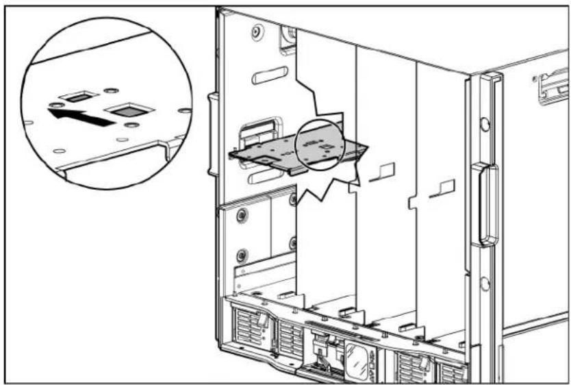 HP ProLiant BL680c G7 - Removing a c7000 device bay divider - 1