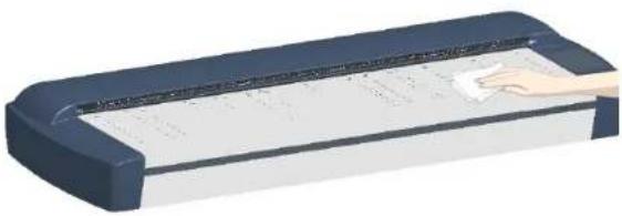 Contex HD4250 - Clean the scanner feed area surface - 1
