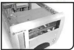 THERMALTAKE Lanbox VF1000 - 4-1 7"LCD monitor installation (optional) - 6
