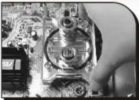 THERMALTAKE Armour LCS VE2000 - Clip the Waterblock on CPU (Intel BTX Platform) - 7