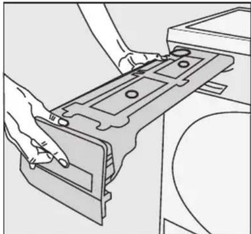 GRUNDIG Edition 70 Trockner 2 - Draining the water tank - 1