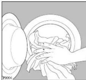 ZANUSSI FLI 1003 - Place the laundry in the drum - 1