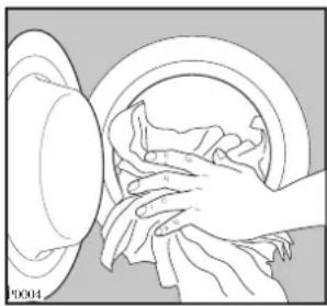ZANUSSI FA 5022 - Place the laundry in the drum - 1