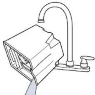 BISSELL CleanView Essential 20095 - Emptying the 2-in-1 Water Tank - 3