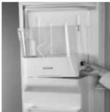 WHIRLPOOL S20E RBB2V-A/G - Removal of the ice storage bucket - 3