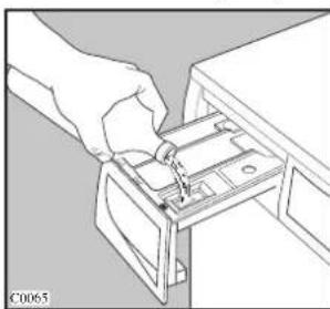 ZANUSSI WDA1255W - Measure out the fabric softener - 1