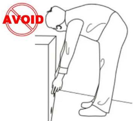 Avocor AVF-8650 - Carrying the Display - 1