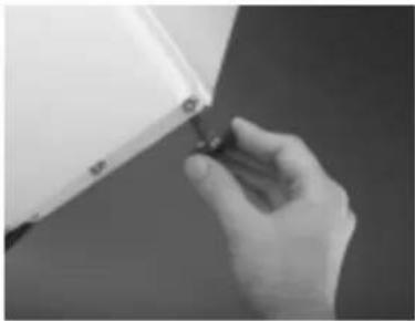 WHIRLPOOL AWT 2267 - Make sure that all feet are resting correctly on the floor and that the appliance is perfectly level and stable (use a spirit level). - 2