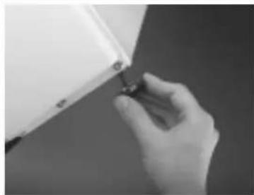 WHIRLPOOL AWT 2259E - Make sure that all feet are resting correctly on the floor and that the appliance is perfectly level and stable (use a spirit level). - 2