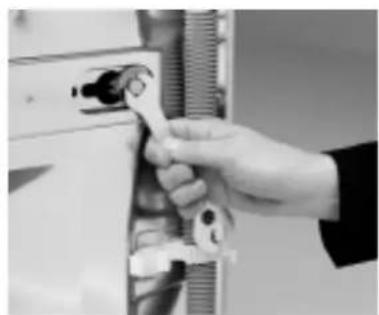 WHIRLPOOL AWM 5145/5 - Remove the transit bolts - 1