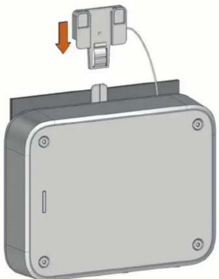 Fusion Apollo MS-AP61800 - Connecting the Device to the Mounting Bracket - 2
