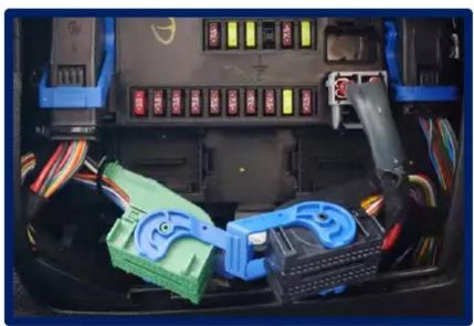ALPINE KWE-403ID6 - Steering wheel remote control interface installation kit for IVECO - 5