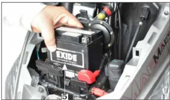 HERO Maestro Edge (2017) - Battery removal - 3