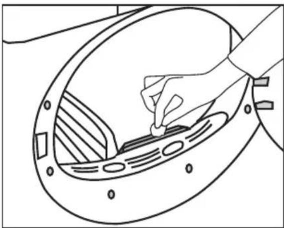 GRUNDIG GT 55824 CW - Cleaning the sensor - 3