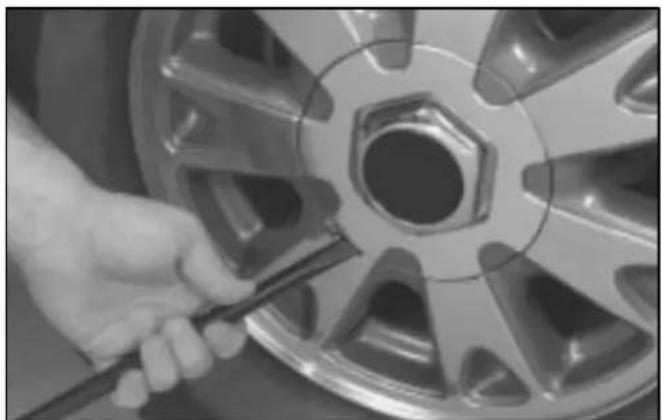 Buick Park Avenue (2002) - Removing the Wheel Cover - 1
