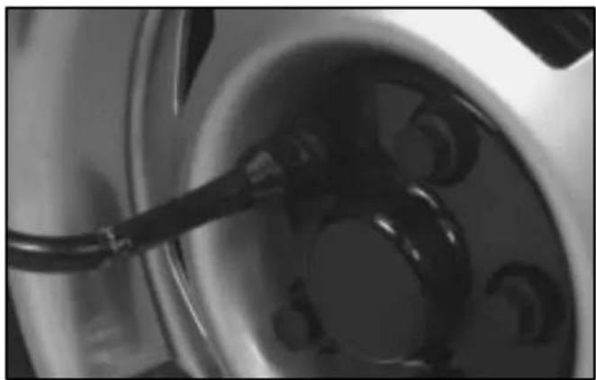 Buick Park Avenue (2002) - Removing the Wheel Cover - 2