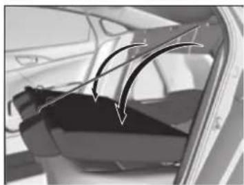 Honda Insight (2022) - Folding Down the Rear Seats - 3