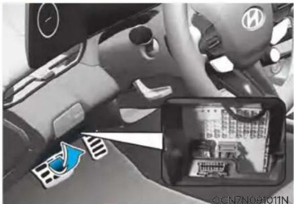 HYUNDAI Elantra N (2022) - Instrument Panel Fuse Replacement - 1