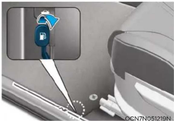 HYUNDAI Elantra N (2022) - Opening the fuel filler door - 1