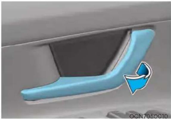 HYUNDAI Elantra N (2022) - Operating Door Locks from Inside the Vehicle With the door handle - 1