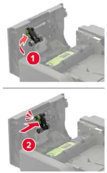 LEXMARK XM7355 - Reinigen der ADZ-Einzugsrolle - 4