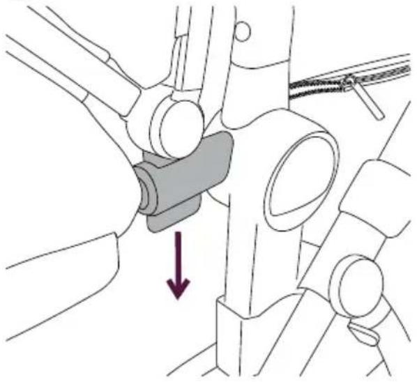 Silver Cross Pacific - Attaching the apron to the carrycot - 1