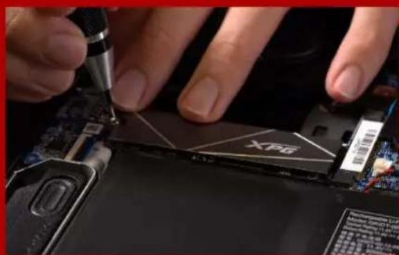 XPG Gammix S70 BLADE - ALIGN THE M.2 SLOT AND INSERT THE SOLID STATE DRIVE - 1