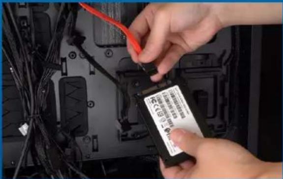 ADATA Ultimate SU740 - CONFIRM THE POSITION OF THE 2.5" SLOT AND REMOVE THE BRACKET - 1