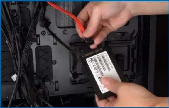 ADATA Ultimate SU740 - 确认2.5吋硬盘的插槽位置,并拆下支架 - 1