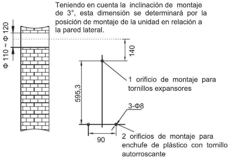 Teniendo en cuenta la inclinación de montaje de 3°, esta dimensión se determinará por la posición de montaje de la unidad en relación a la pared lateral. 140 1 orificio de montaje para tornillos expansores 595,3 3-Φ8 2 orificios de montaje para enchufe de plástico con tornillo autorroscante 90