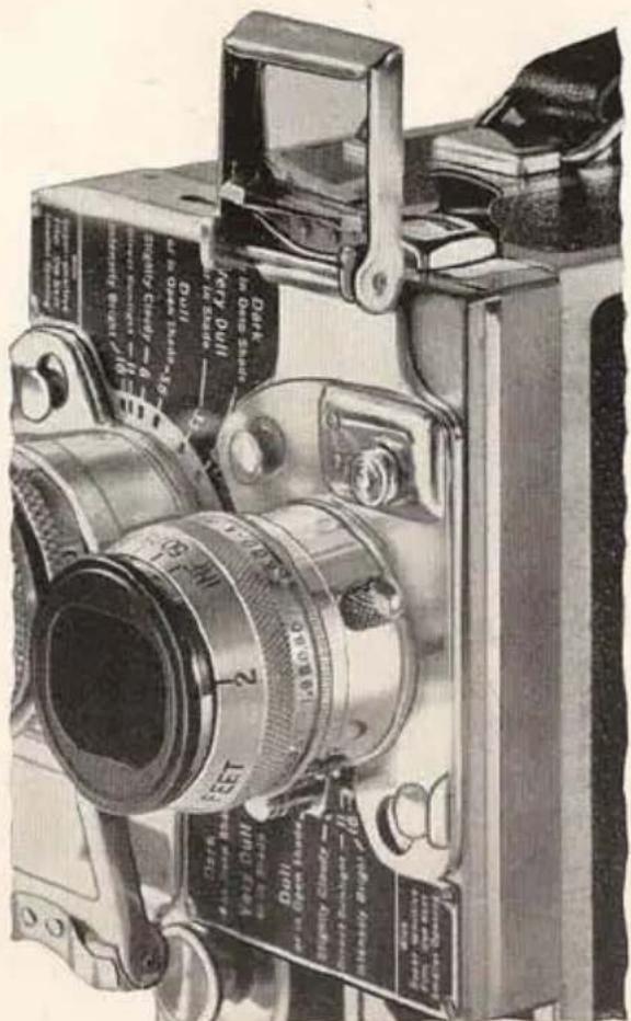 Vintage camera with visible brand labels and technical specifications in English and Spanish