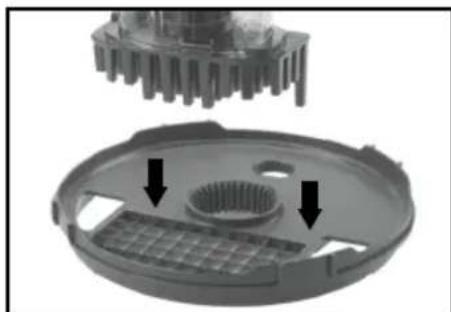 CUISINART CompleteChef FPC-100 - Limpieza de la rejilla para cortar en cubos No intente limpiar la rejilla con los dedos. SOLAMENTE USE LA HERRAMIENTA DE LIMPIEZA PROVISTA. - 2