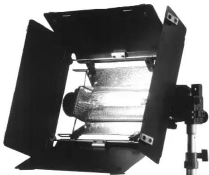 Lowel Tota-Light - Top/ Bottom Shades. - 3