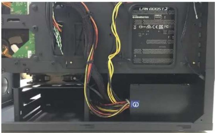 LC-Power Gaming 998B - 2-4 Fan installation on the back side of the HDD bracket - 2