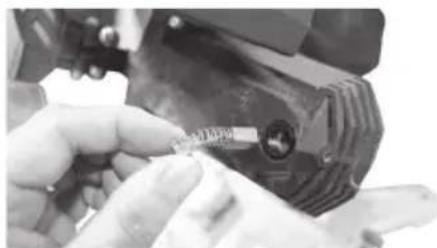 Cocraft HMS 210-L - Inspecting and replacing carbon brushes - 2