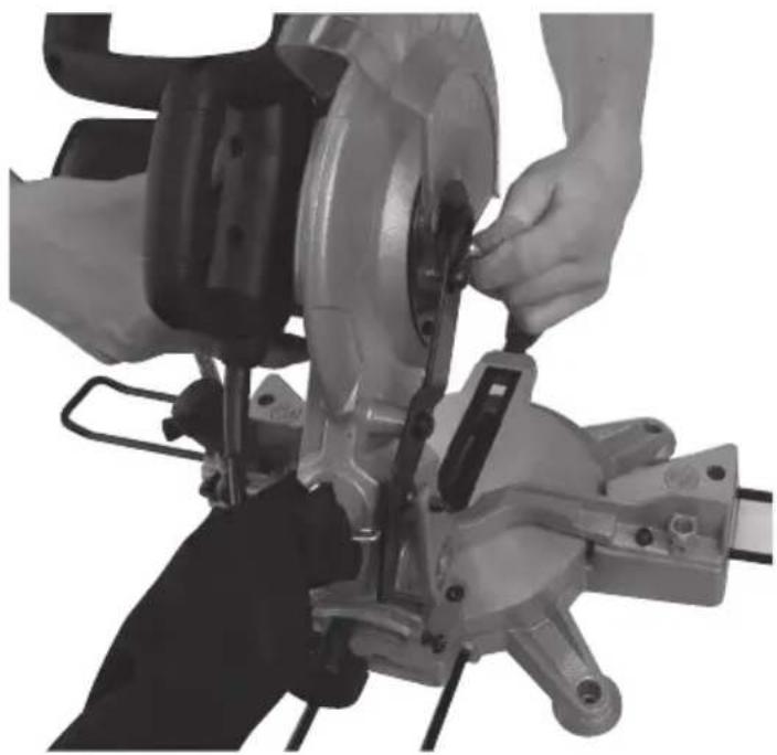 Cocraft HM 210 - Changing the saw blade - 1