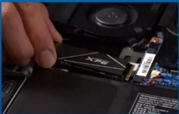 ADATA LEGEND 960 - LOCATETHEM.2PCIESLOTAND CONFIRM THEREARESCREWS - 1