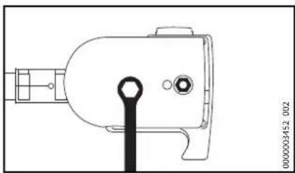 STIHL HT 134 - Mounting the Bar and Chain - 1