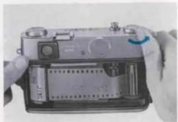 KYOCERA Lynx-5000E - LOADING THE FILM - 4