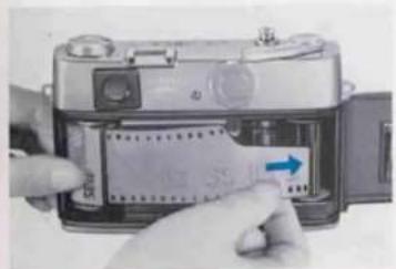 KYOCERA Lynx-5000E - LOADING THE FILM - 3