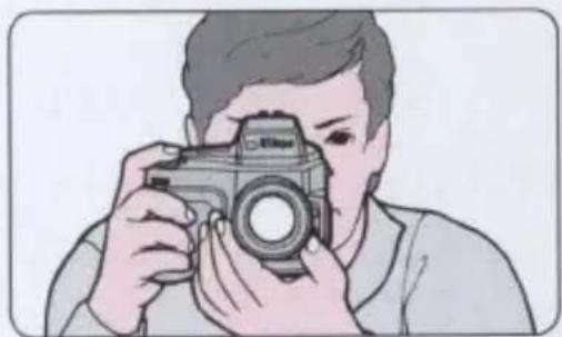 NIKON E2s - Hold the camera and look through the viewfinder. - 1